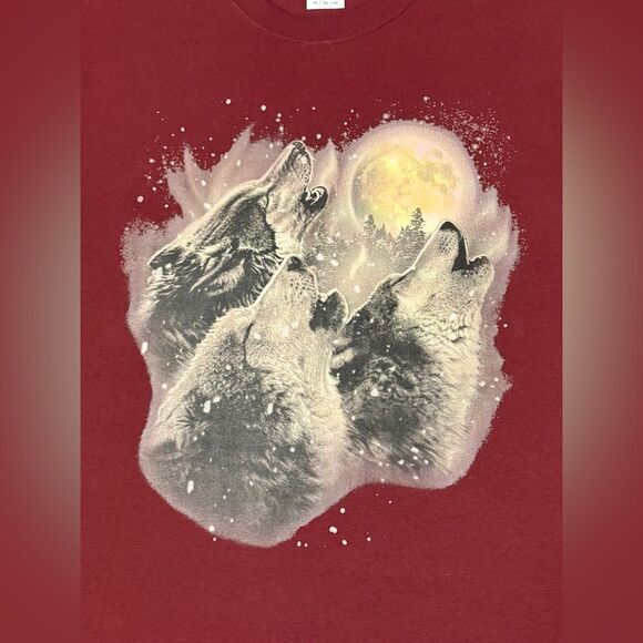 Men’s Red Tee Shirt with Howling Wolfs Print Sz XL - Picture 2 of 5
